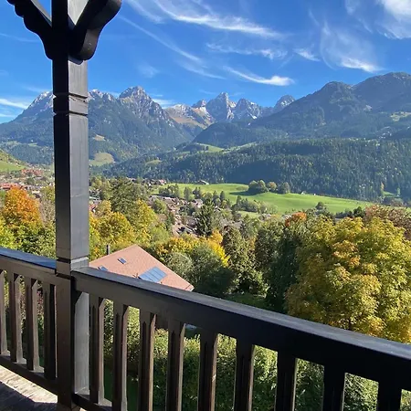 Cozy Swiss Getaway With Mountain Views Lejlighed