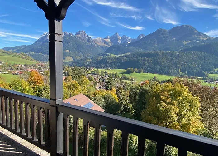 Cozy Swiss Getaway With Mountain Views Lejlighed